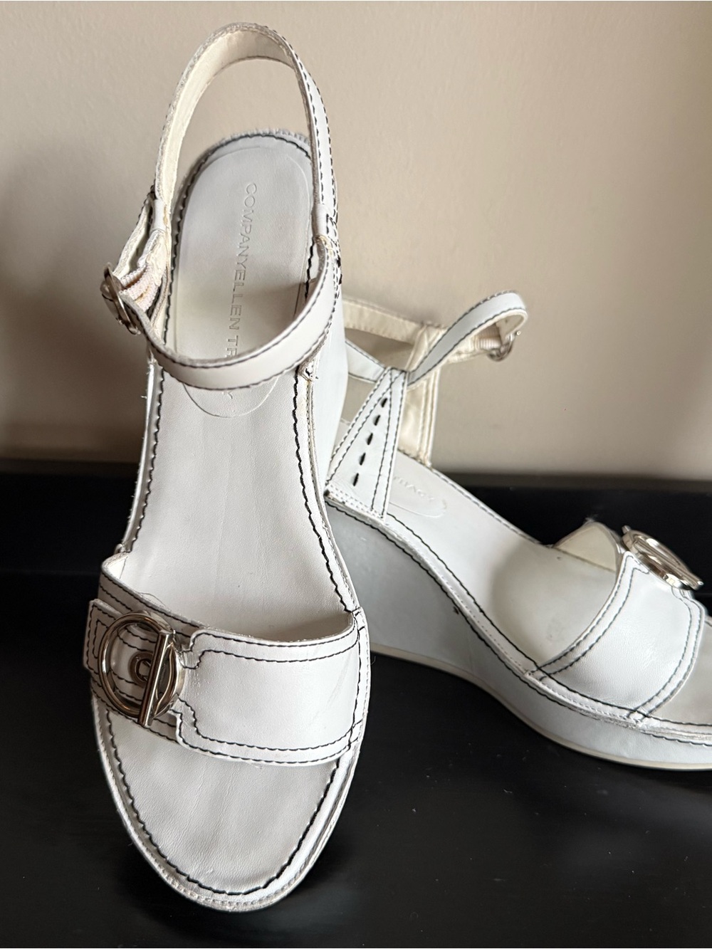 Company Ellen Tracy White Leather Wedge Sandals | Size 7 | Buckle Accent